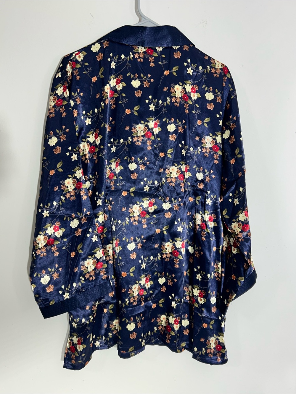 Chance Encounters Women's Floral Silky Button Front Pajama Top Navy Floral Sz 1X - Picture 4 of 13